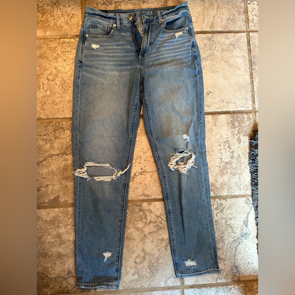American Eagle size 6/long mom jean.